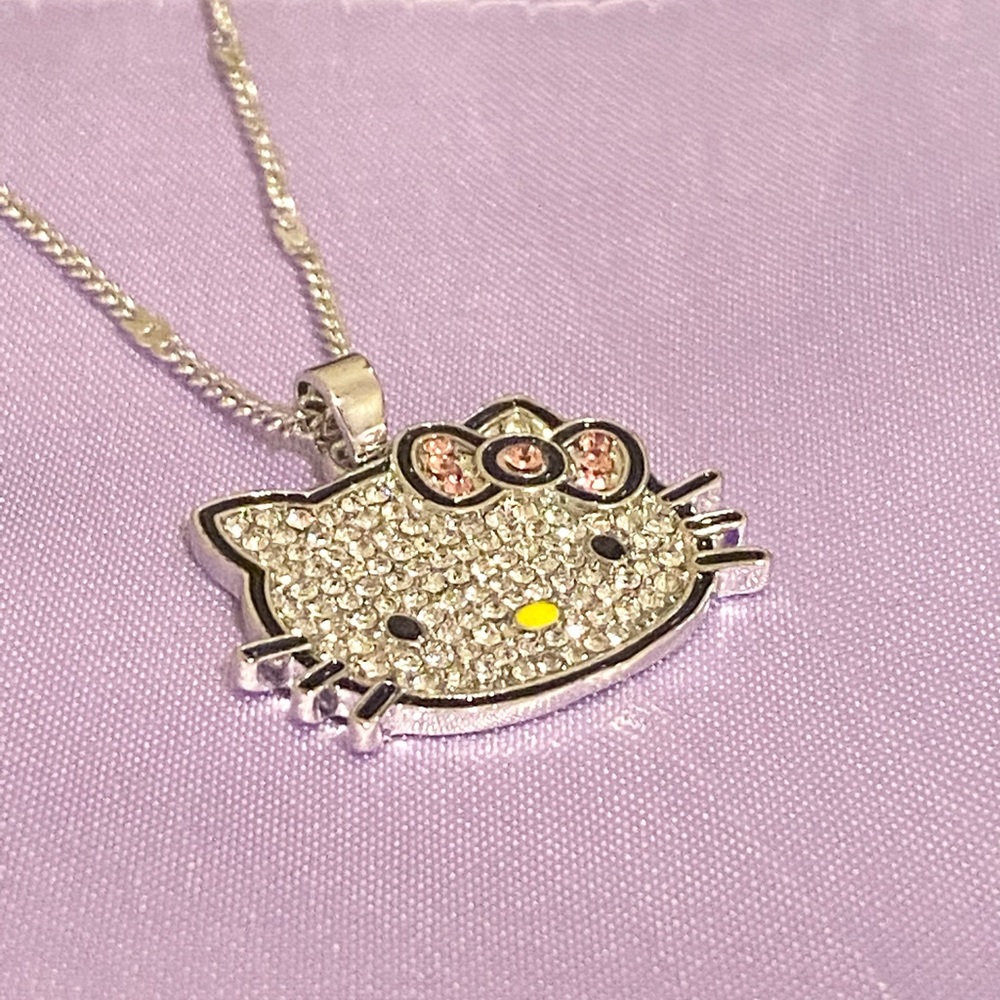 LAST ONE!! Luxury Hello Kitty necklace - Picture 4 of 13